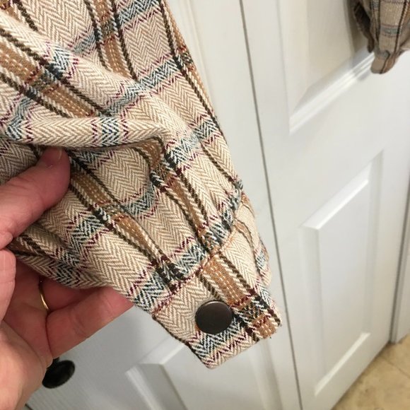 SHEIN Cropped Plaid Flannel - Picture 6 of 8